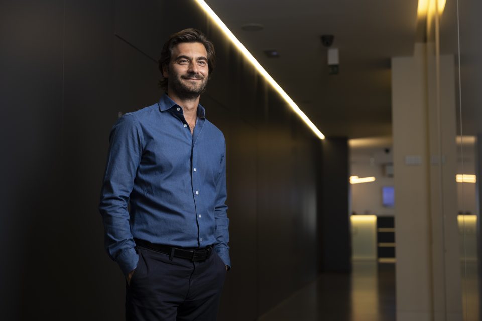 Descubre cuánto cuesta un aumento de pecho en Galicia, qué factores influyen en el precio y cómo elegir con criterio y seguridad.